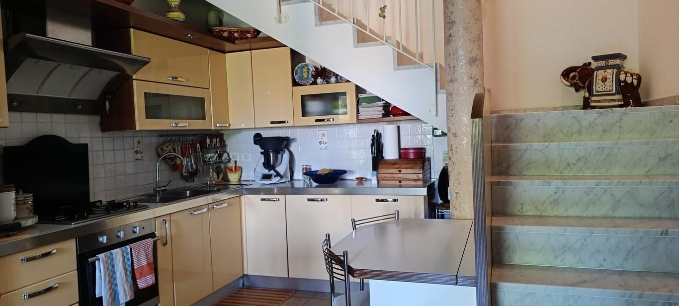 casa indipendente in vendita a Castelnuovo Magra in zona Colombiera