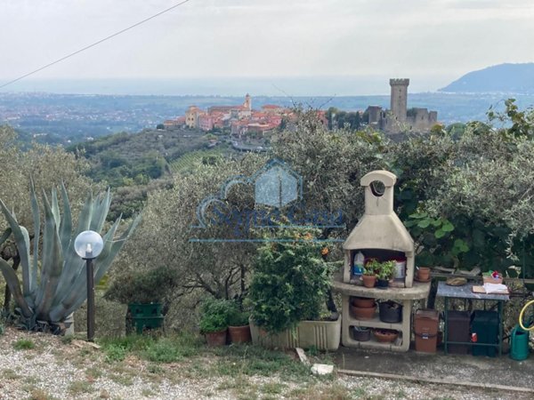 casa indipendente in vendita a Castelnuovo Magra