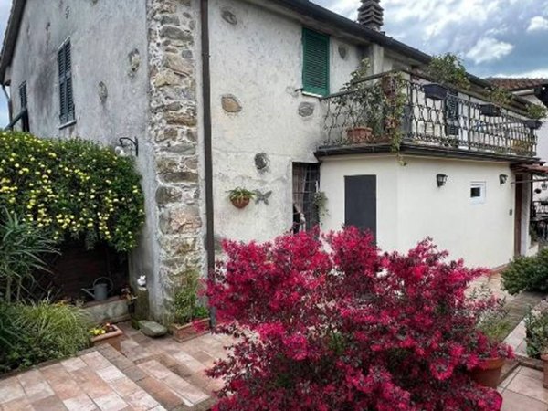 casa indipendente in vendita a Castelnuovo Magra