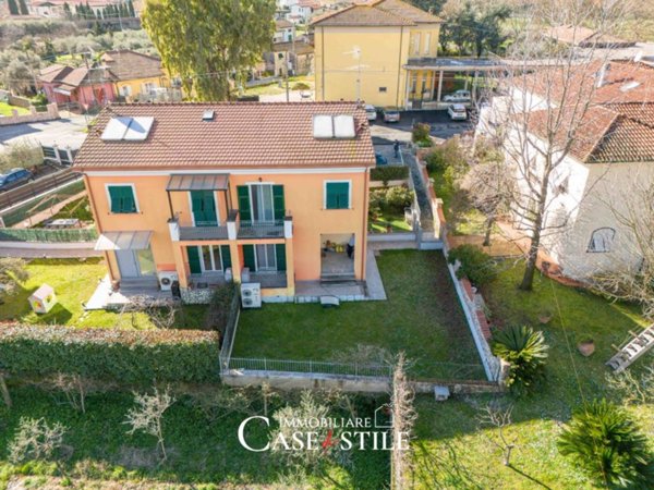 casa indipendente in vendita a Castelnuovo Magra in zona Colombiera