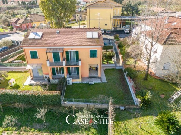 casa indipendente in vendita a Castelnuovo Magra in zona Colombiera