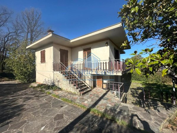 casa indipendente in vendita a Castelnuovo Magra