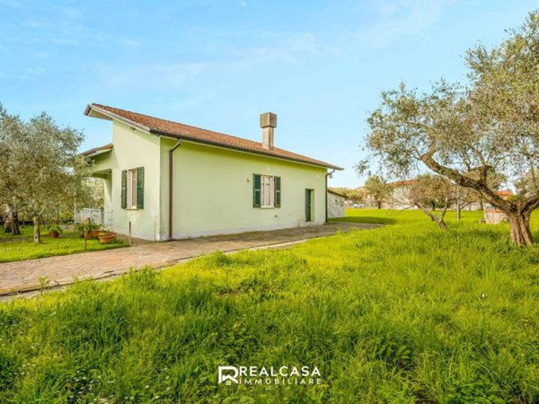 casa indipendente in vendita a Castelnuovo Magra in zona Molicciara