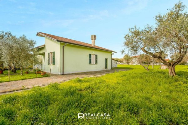 casa indipendente in vendita a Castelnuovo Magra