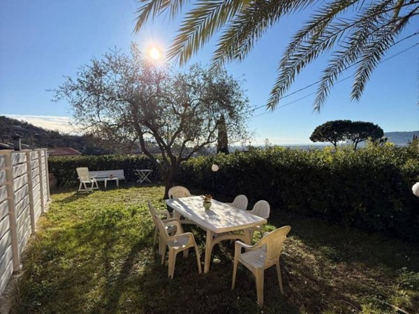 casa indipendente in vendita a Castelnuovo Magra in zona Molicciara