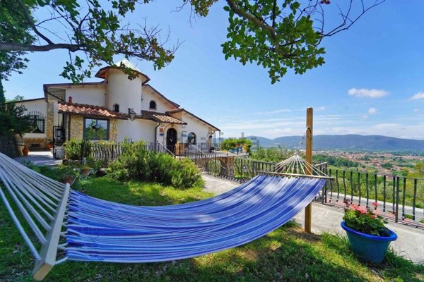 casa indipendente in vendita a Castelnuovo Magra