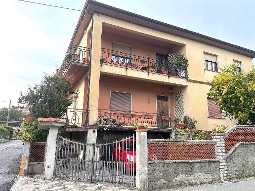 pentavano in vendita a Castelnuovo Magra