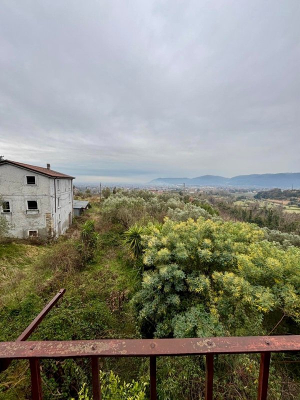 casa indipendente in vendita a Castelnuovo Magra