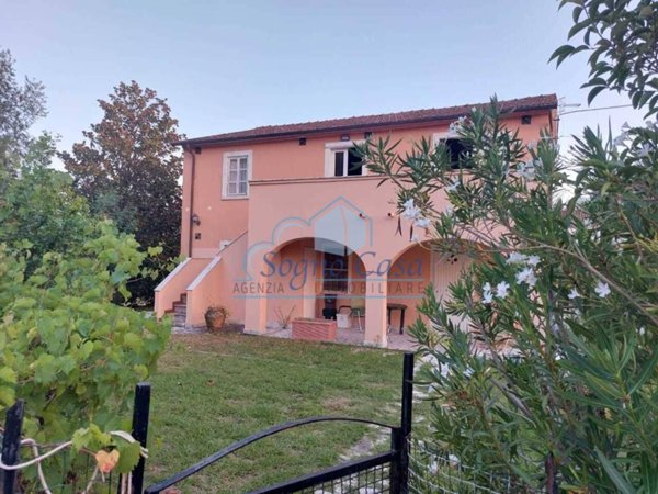 casa indipendente in vendita a Castelnuovo Magra