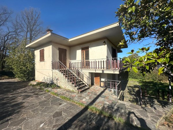 casa indipendente in vendita a Castelnuovo Magra
