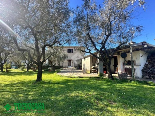 casa indipendente in vendita a Castelnuovo Magra in zona Colombiera