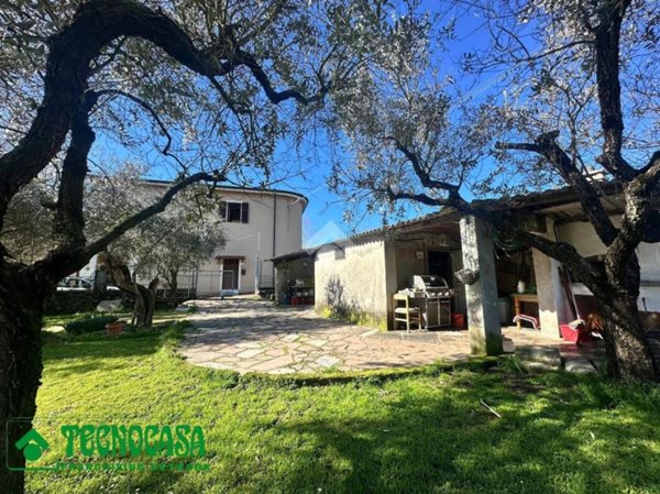 casa indipendente in vendita a Castelnuovo Magra in zona Colombiera