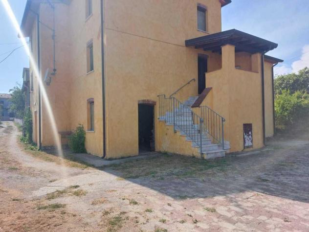 casa indipendente in vendita a Castelnuovo Magra in zona Colombiera