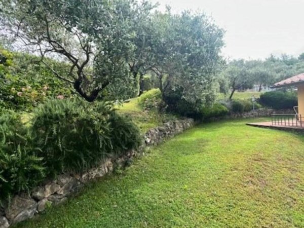 casa indipendente in vendita a Castelnuovo Magra