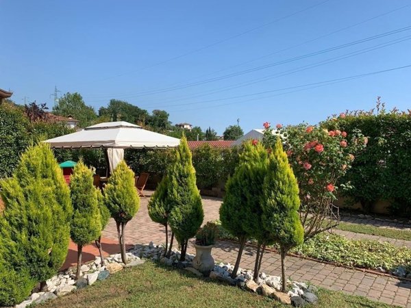 casa indipendente in vendita a Castelnuovo Magra