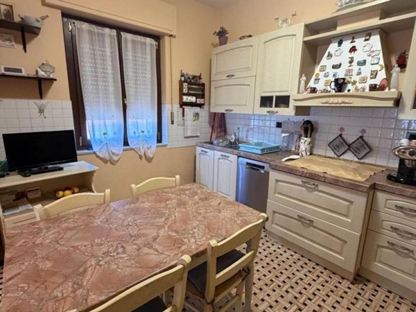 intera palazzina in vendita a Castelnuovo Magra