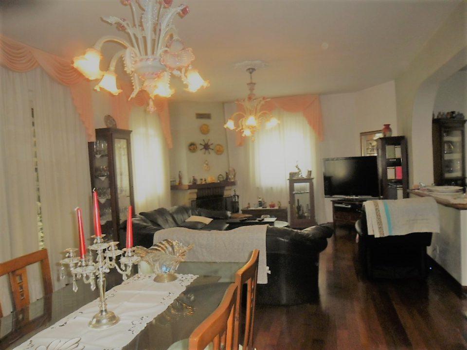 casa indipendente in vendita a Castelnuovo Magra