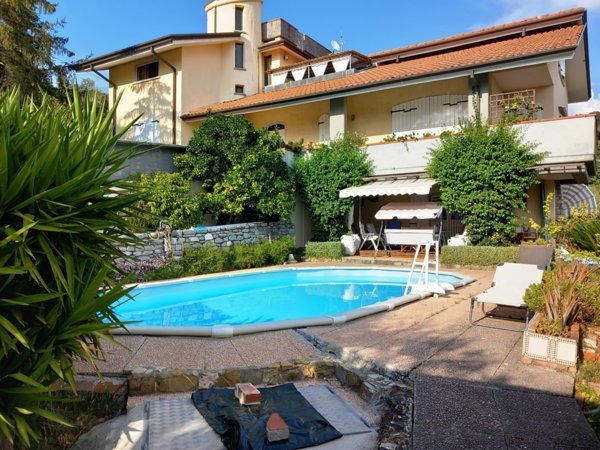 casa indipendente in vendita a Castelnuovo Magra in zona Vallecchia