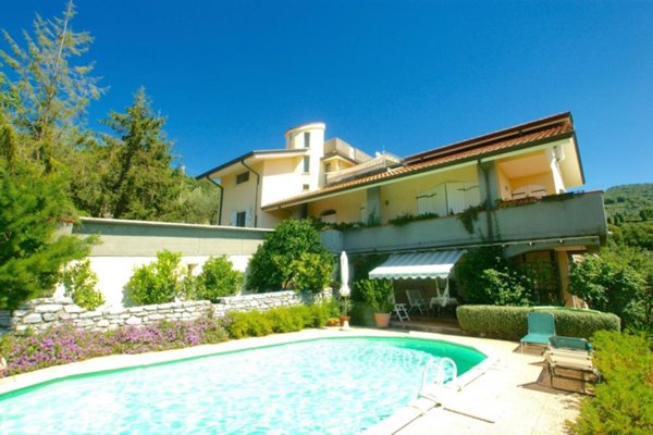 casa indipendente in vendita a Castelnuovo Magra