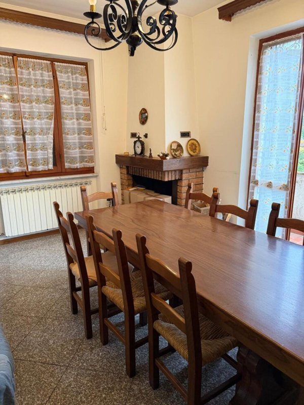 casa indipendente in vendita a Castelnuovo Magra