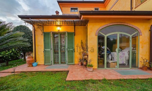 casa indipendente in vendita a Castelnuovo Magra