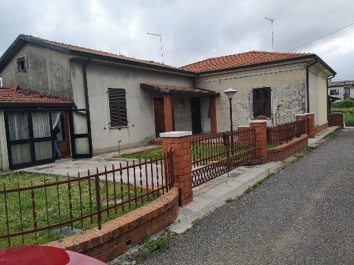 casa indipendente in vendita a Castelnuovo Magra