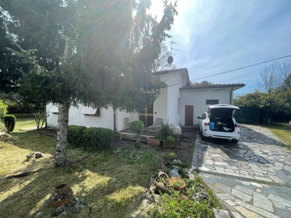 casa indipendente in vendita a Castelnuovo Magra