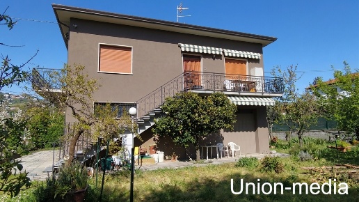 casa indipendente in vendita a Castelnuovo Magra in zona Molicciara