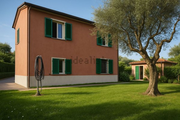 casa indipendente in vendita a Castelnuovo Magra in zona Palvotrisia