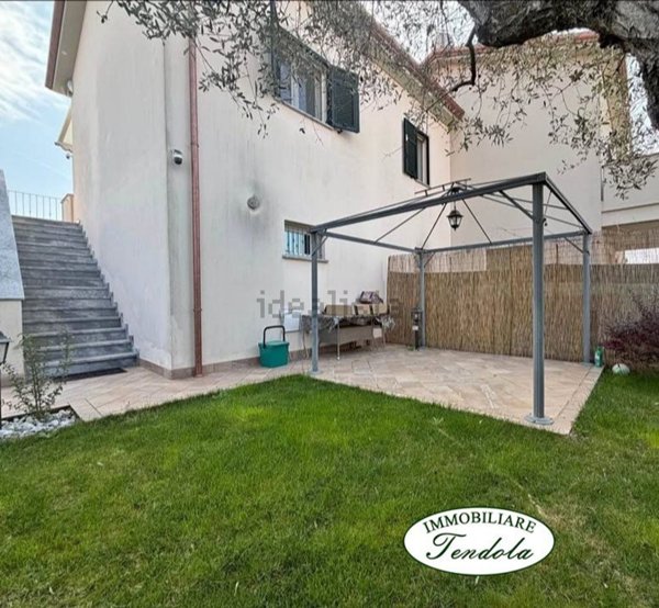 casa indipendente in vendita a Castelnuovo Magra