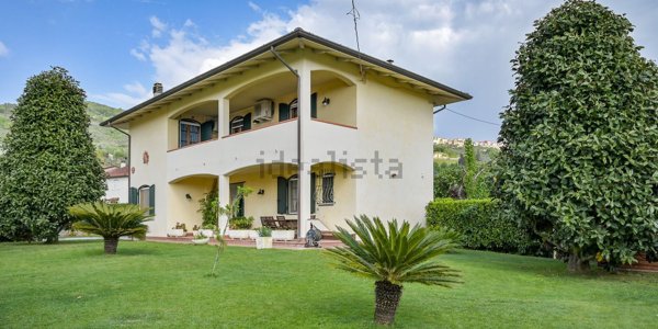 casa indipendente in vendita a Castelnuovo Magra