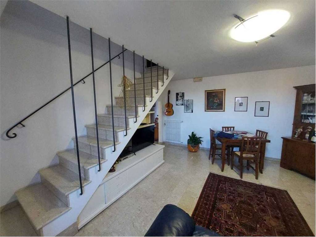 casa indipendente in vendita a Castelnuovo Magra in zona Colombiera