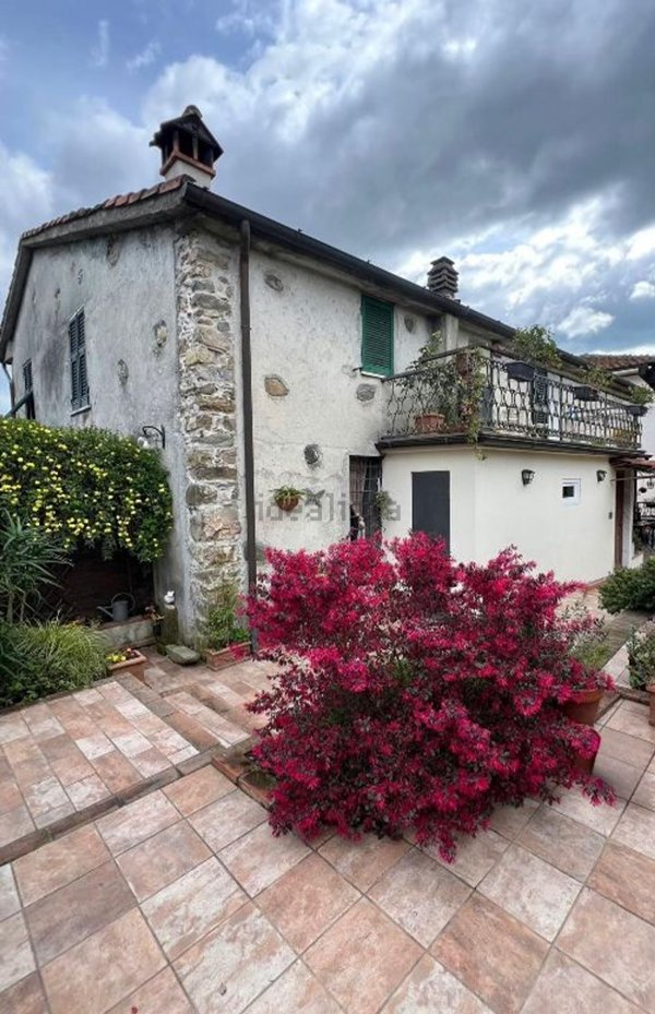 casa indipendente in vendita a Castelnuovo Magra