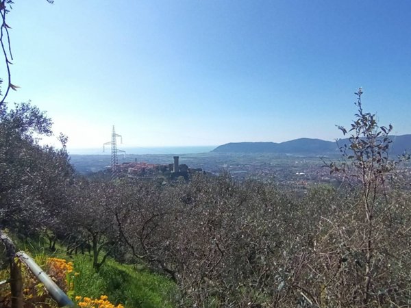 casa indipendente in vendita a Castelnuovo Magra