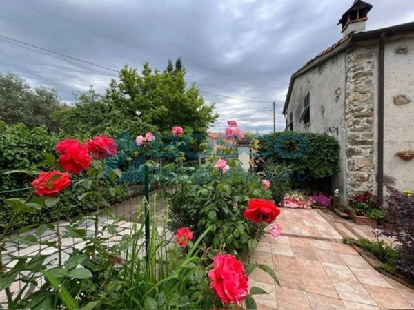 casa indipendente in vendita a Castelnuovo Magra