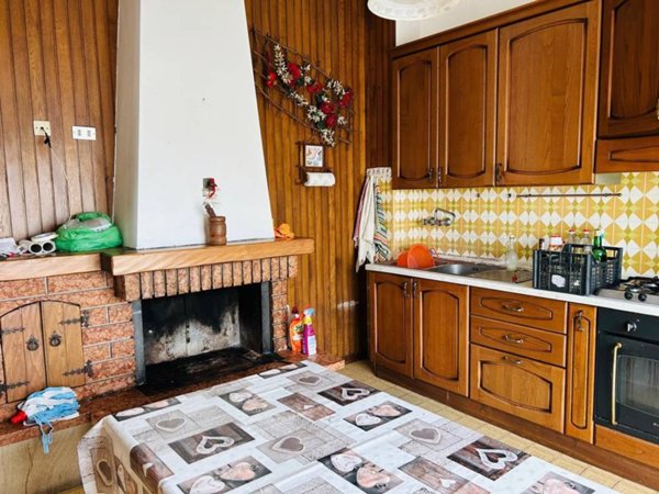 casa indipendente in vendita a Castelnuovo Magra in zona Molicciara