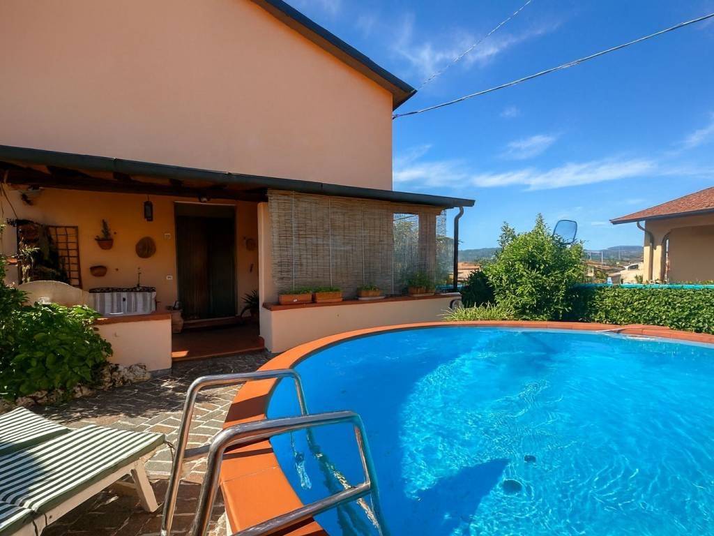 casa indipendente in vendita a Castelnuovo Magra in zona Molicciara