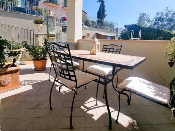 casa indipendente in vendita a Castelnuovo Magra