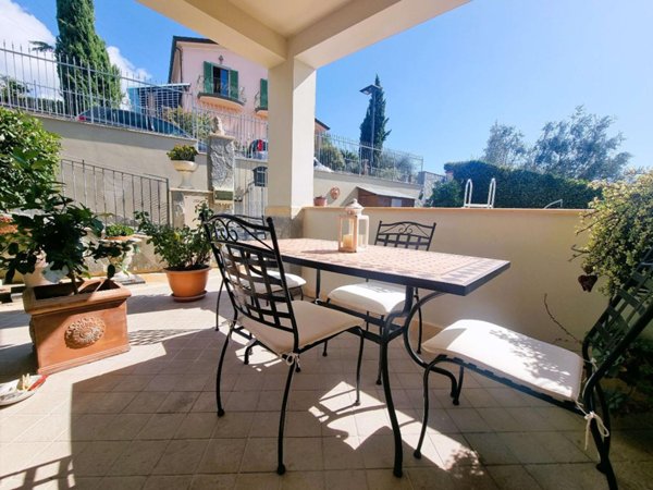 casa indipendente in vendita a Castelnuovo Magra