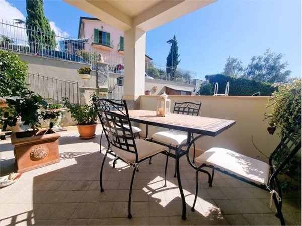 casa indipendente in vendita a Castelnuovo Magra