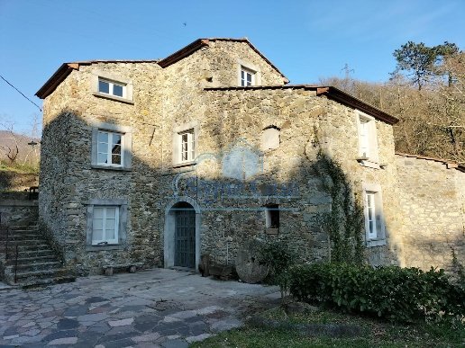 casa indipendente in vendita a Castelnuovo Magra