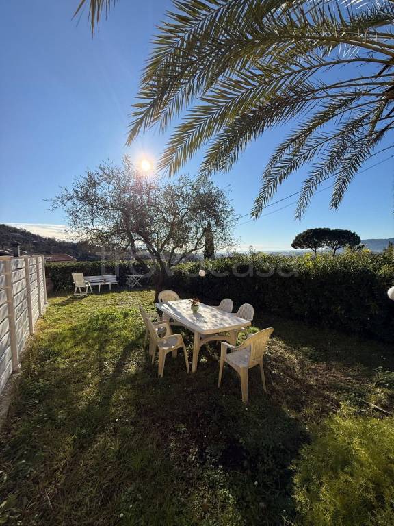 casa indipendente in vendita a Castelnuovo Magra