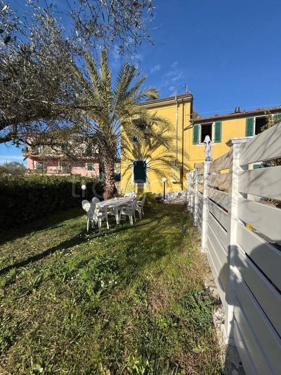 casa indipendente in vendita a Castelnuovo Magra