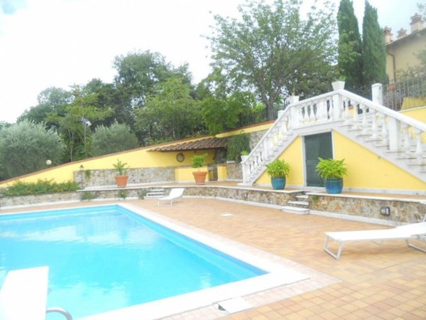 casa indipendente in vendita a Castelnuovo Magra