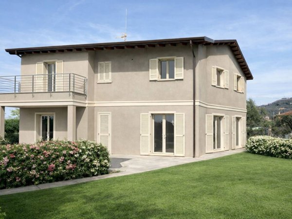 casa indipendente in vendita a Castelnuovo Magra in zona Colombiera