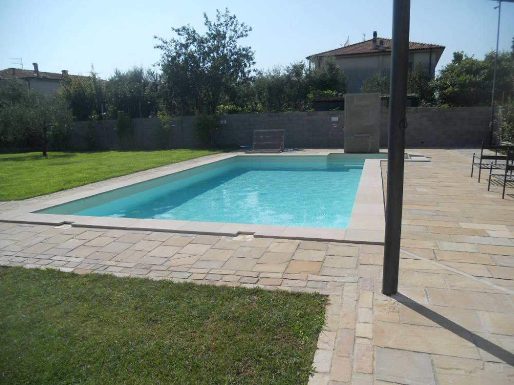 casa semindipendente in vendita a Castelnuovo Magra