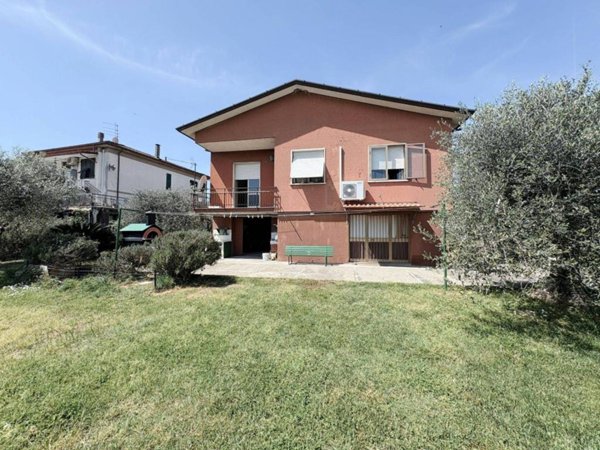 casa indipendente in vendita a Castelnuovo Magra in zona Molicciara
