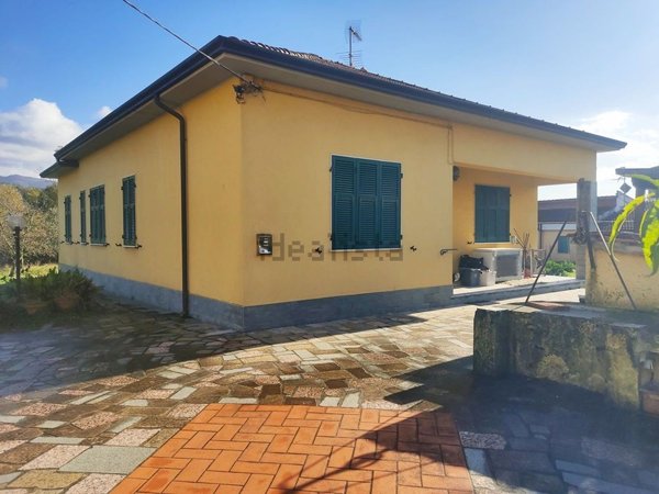 casa indipendente in vendita a Castelnuovo Magra in zona Colombiera