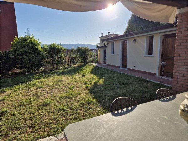 casa indipendente in vendita a Castelnuovo Magra
