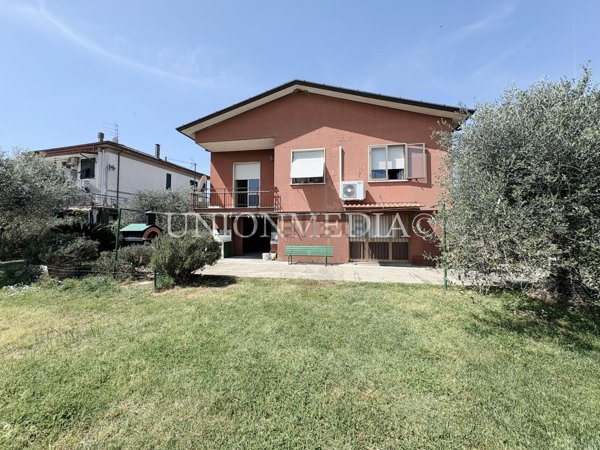 casa indipendente in vendita a Castelnuovo Magra in zona Molicciara